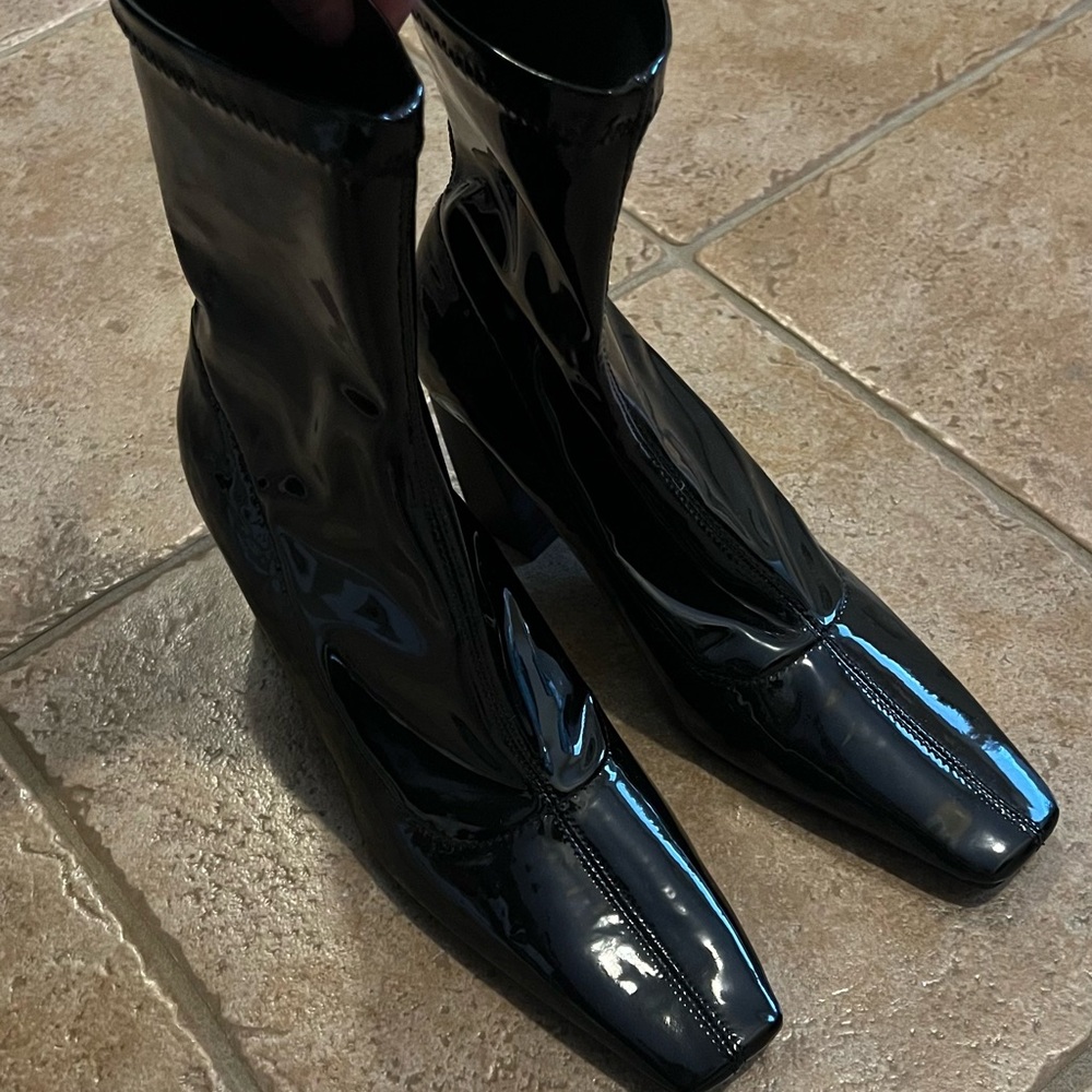 Patent leather square toe booties